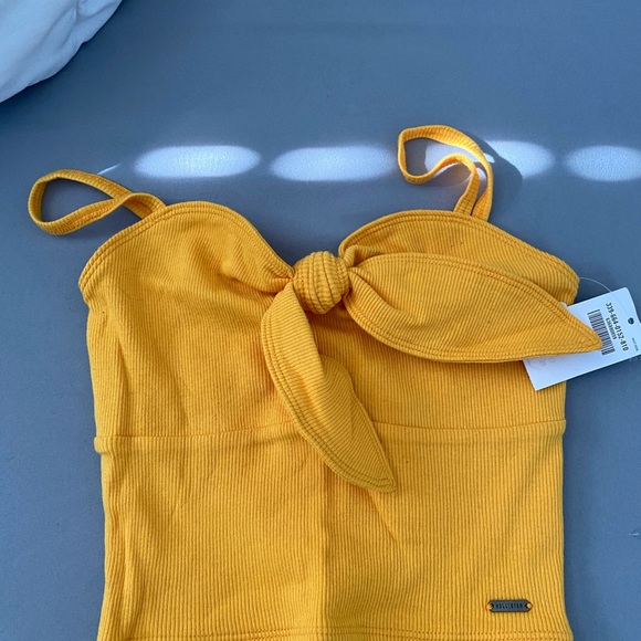 Crop top - Picture 1 of 2